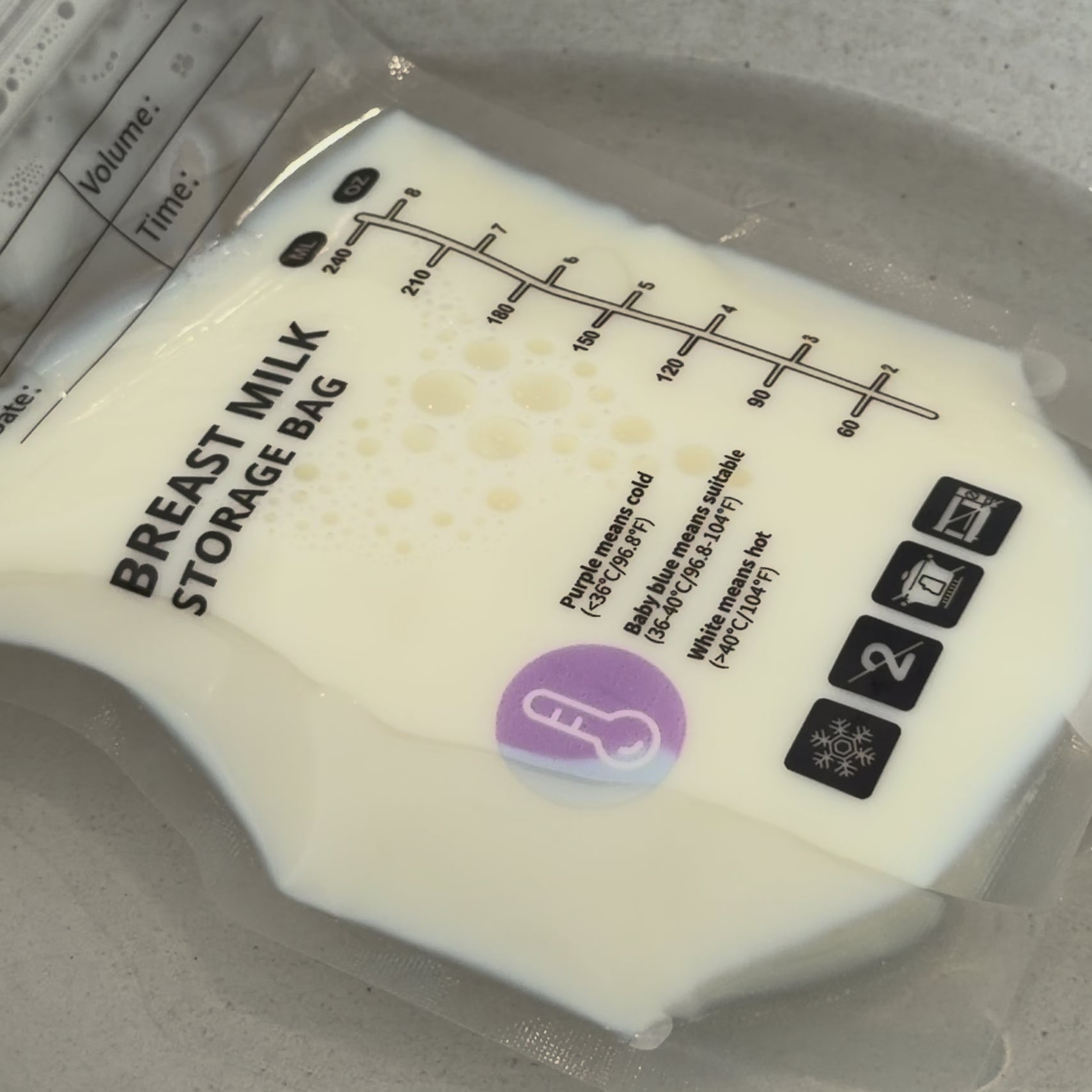 Load video: Temp-Sensing Breast Milk Storage Bags (240ml, 30 Pack)